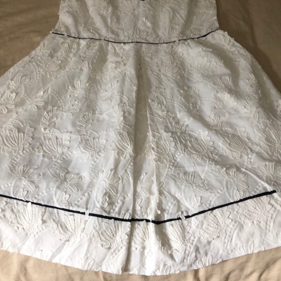 Detailed white dress - Picture 3 of 3